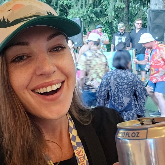 Meet your Posher, Ashley - Picture 2 of 2